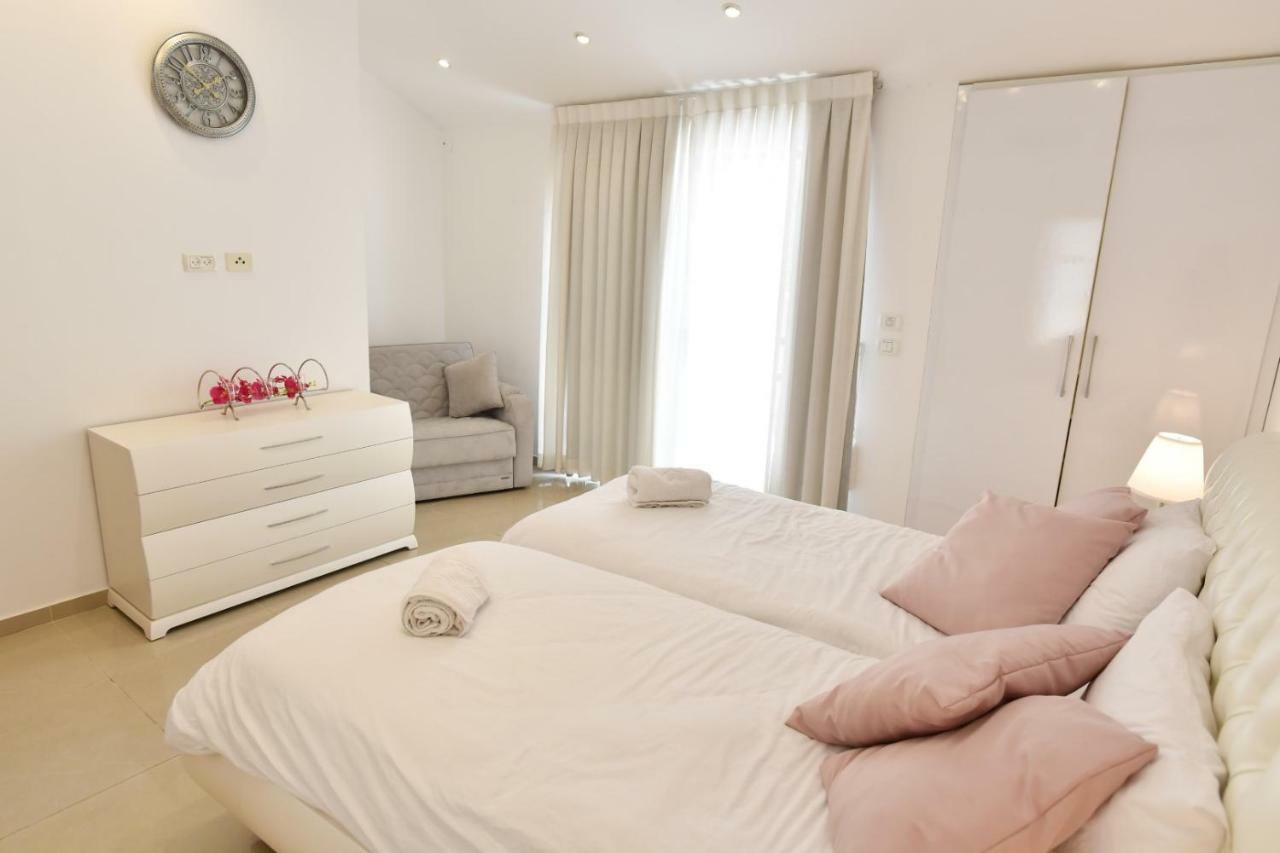 Saidoff, Amazing 4 Bedroom 3 Bath In City Center, Pool, Parking!!! Jerusalém Exterior foto