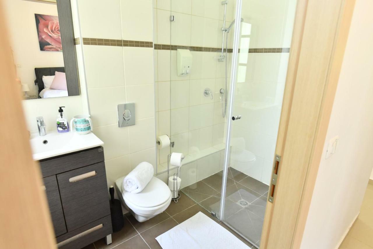 Saidoff, Amazing 4 Bedroom 3 Bath In City Center, Pool, Parking!!! Jerusalém Exterior foto